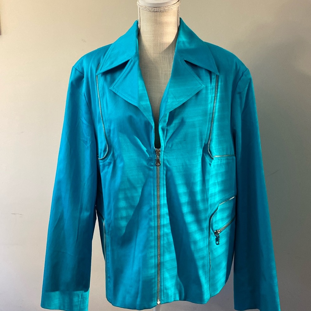 Lane Bryant cotton woman’s full zip short plus blue glitter paisley liner sz24